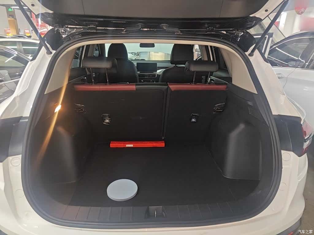 Geely Coolray, 2022 19