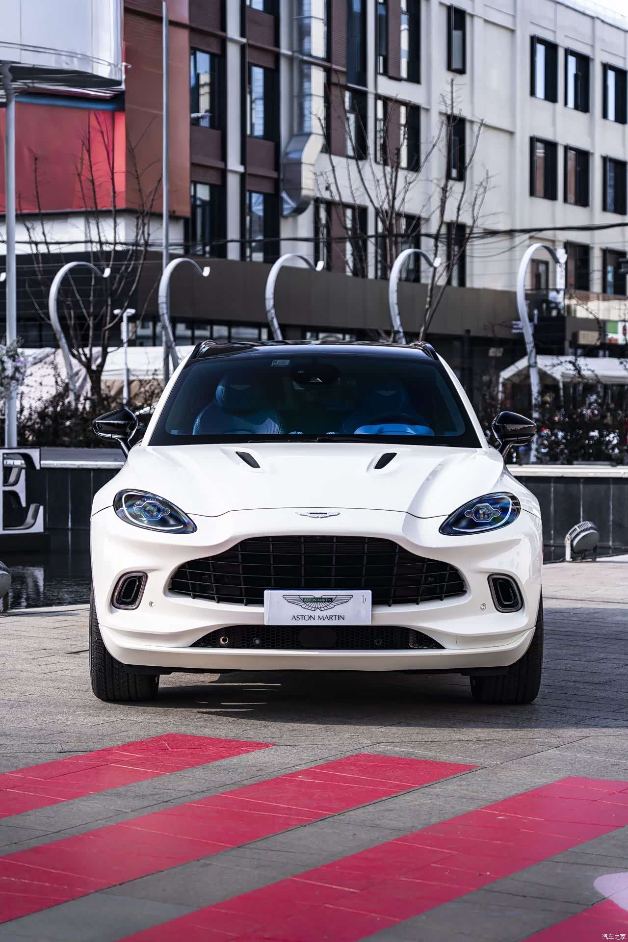 Aston Martin DBX, 2021 2