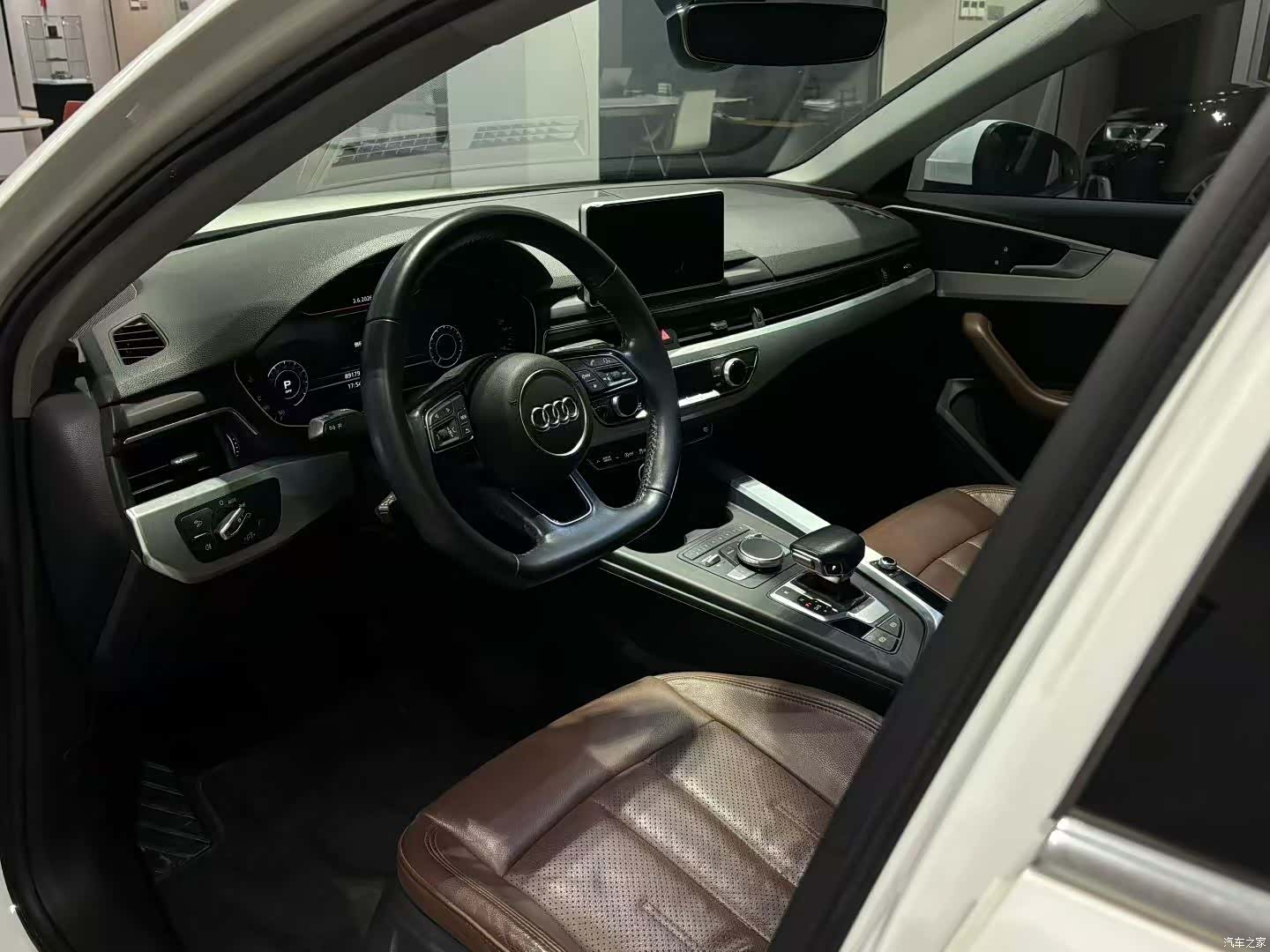 Audi A4L, 2018 все фото