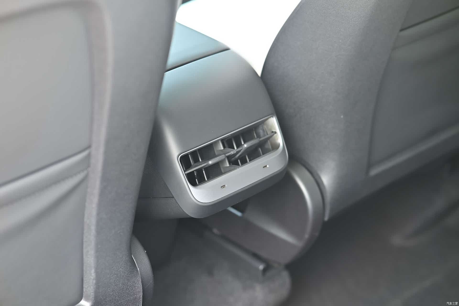 Tesla Model Y, 2023 13