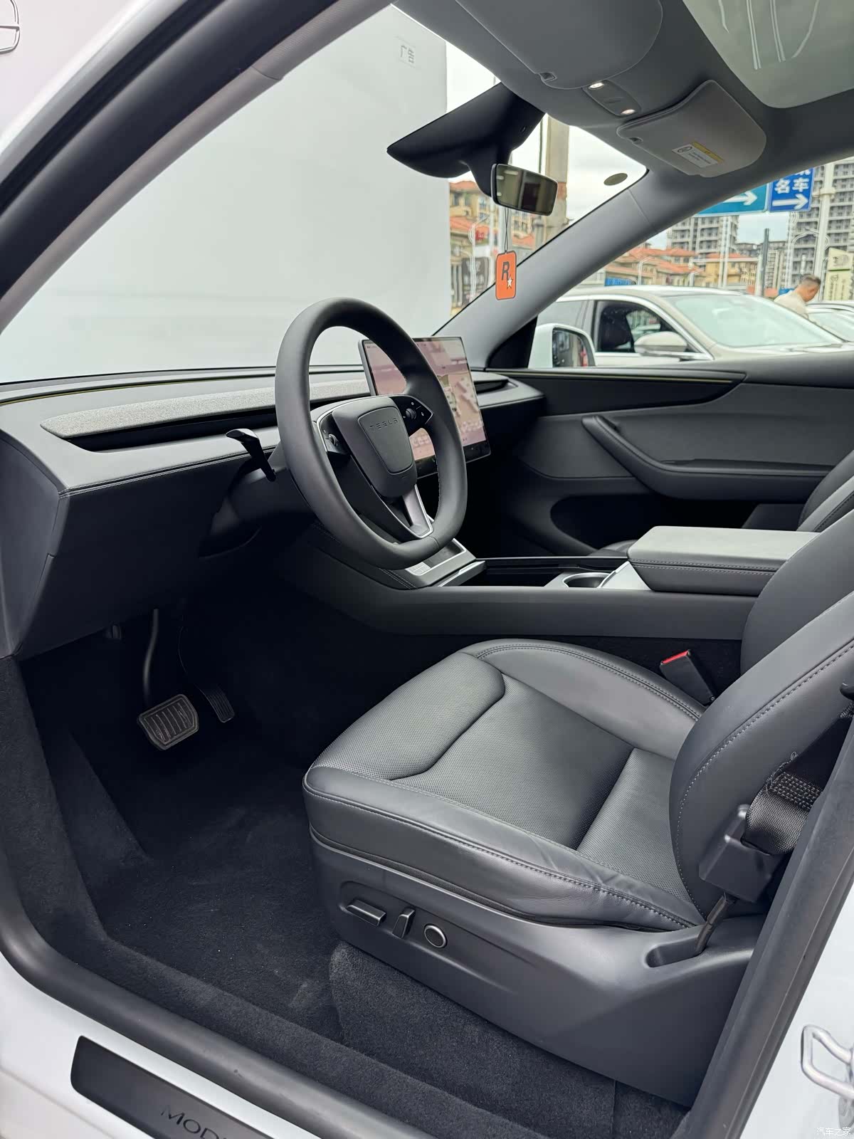 Tesla Model Y, 2025 8