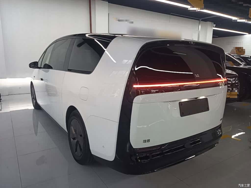 Li Auto MEGA, 2025 все фото