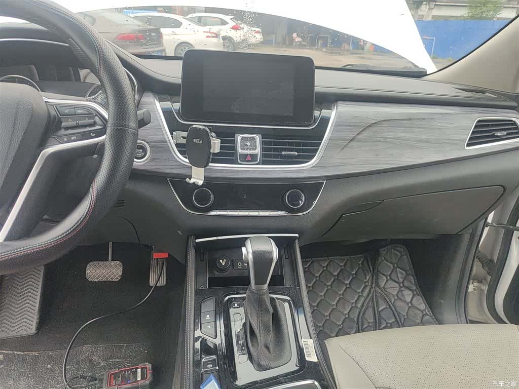 Wuling 730, 2018 10