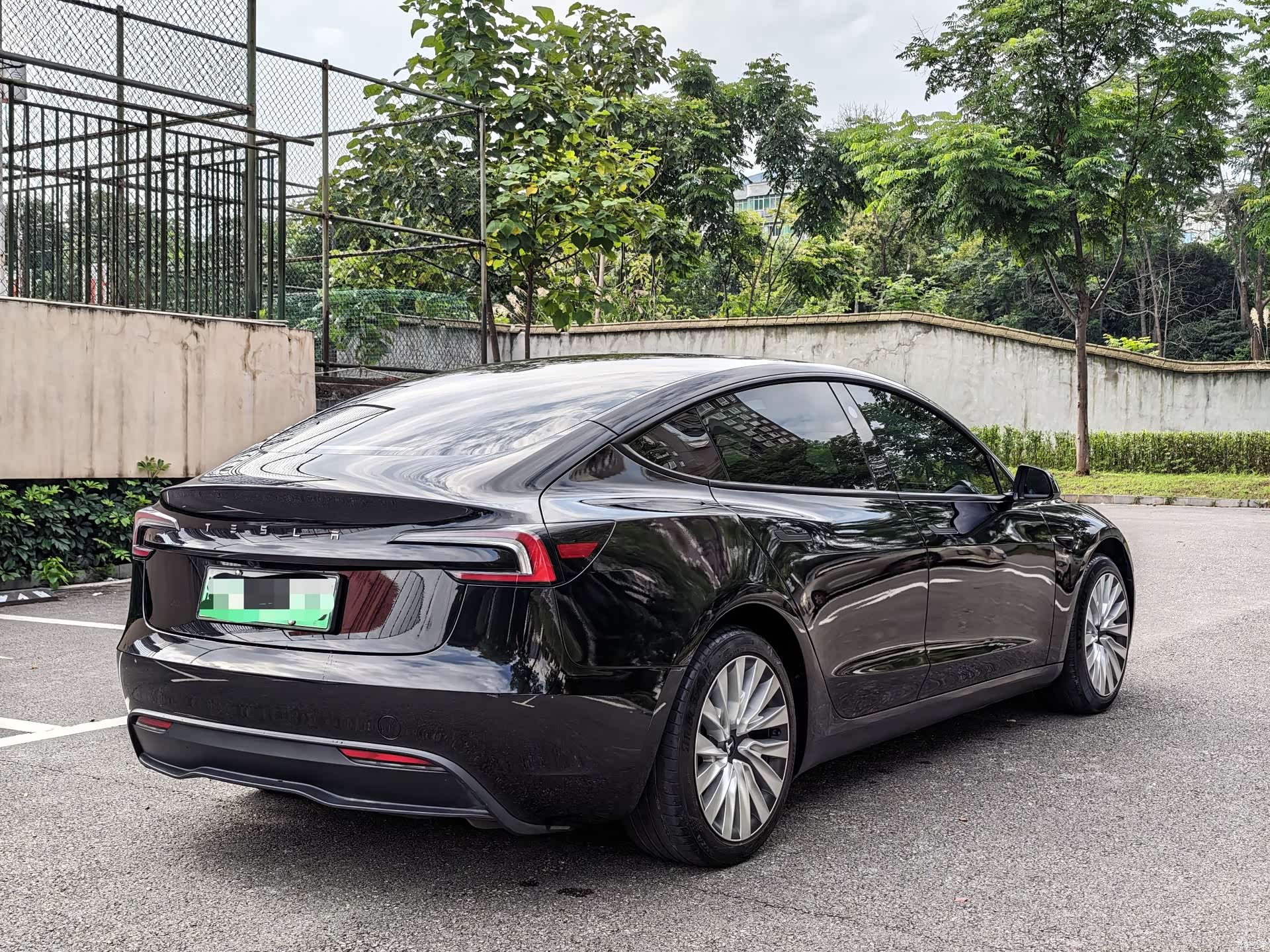 Tesla Model 3, 2025 3