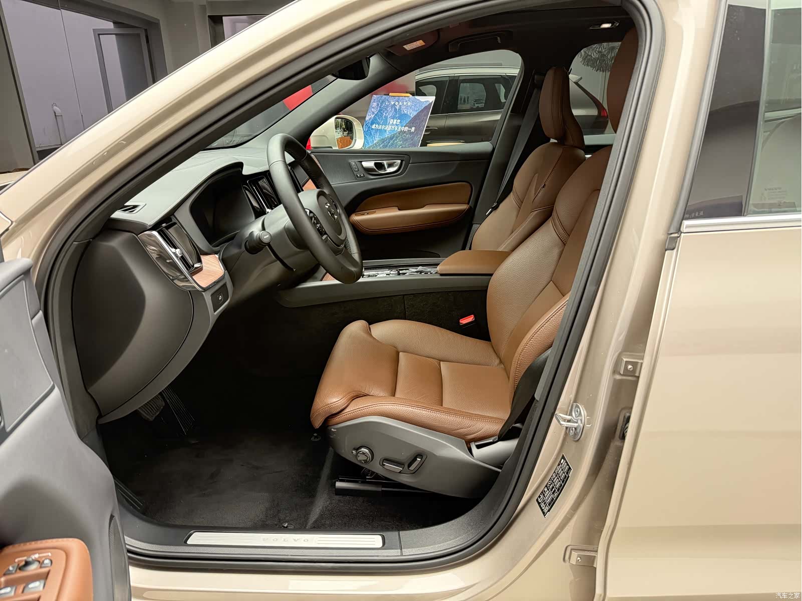 Volvo XC60, 2025 12