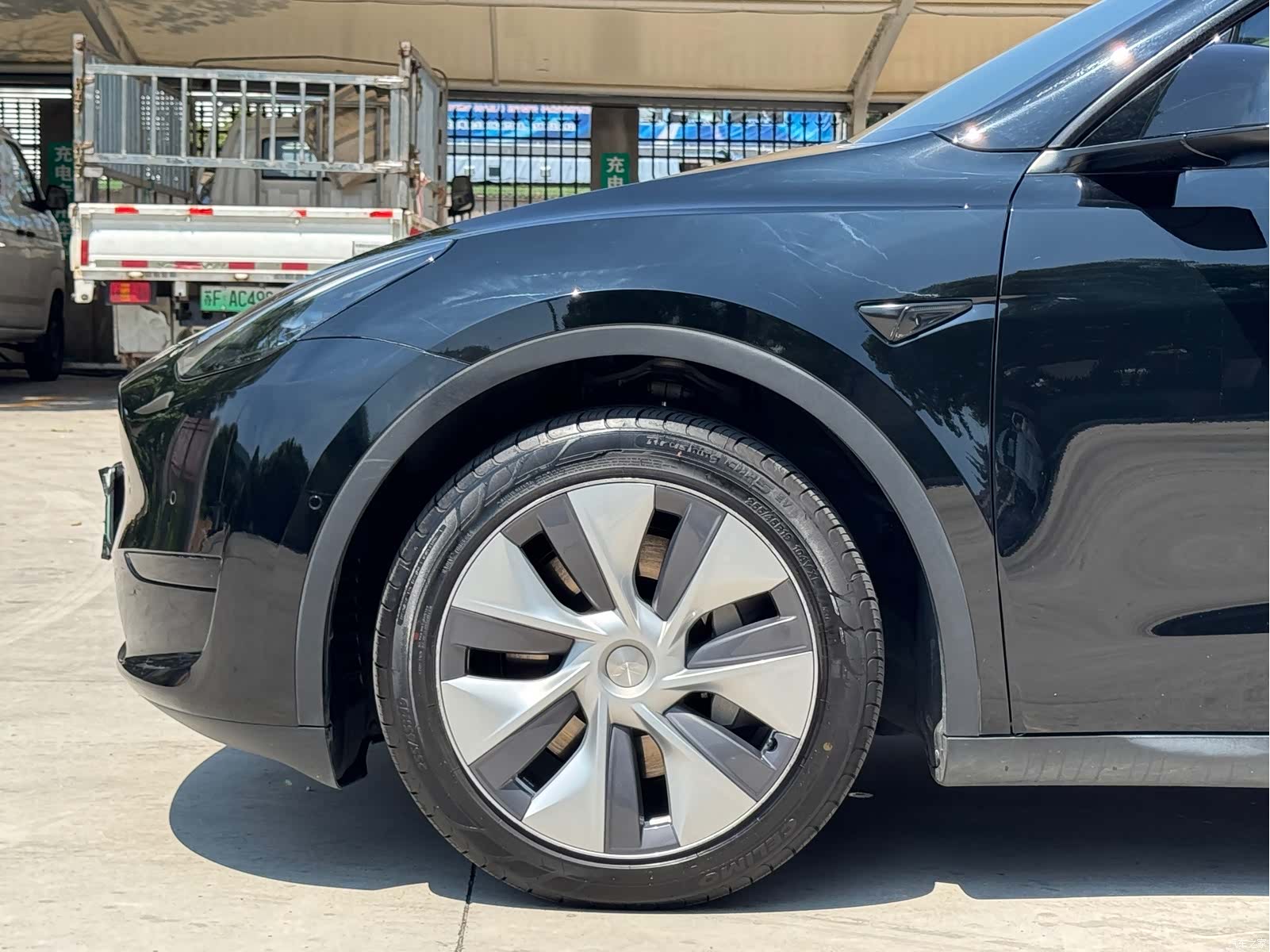 Tesla Model Y, 2023 3