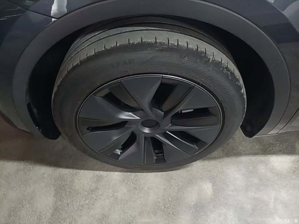 Tesla Model Y, 2025 23