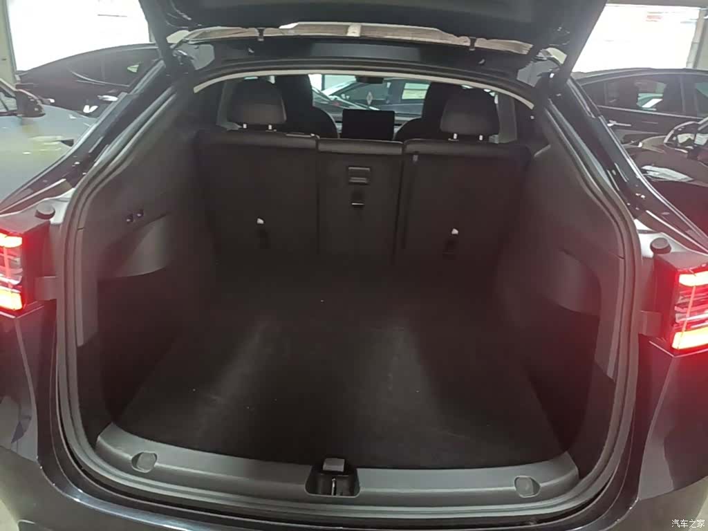 Tesla Model Y, 2025 19