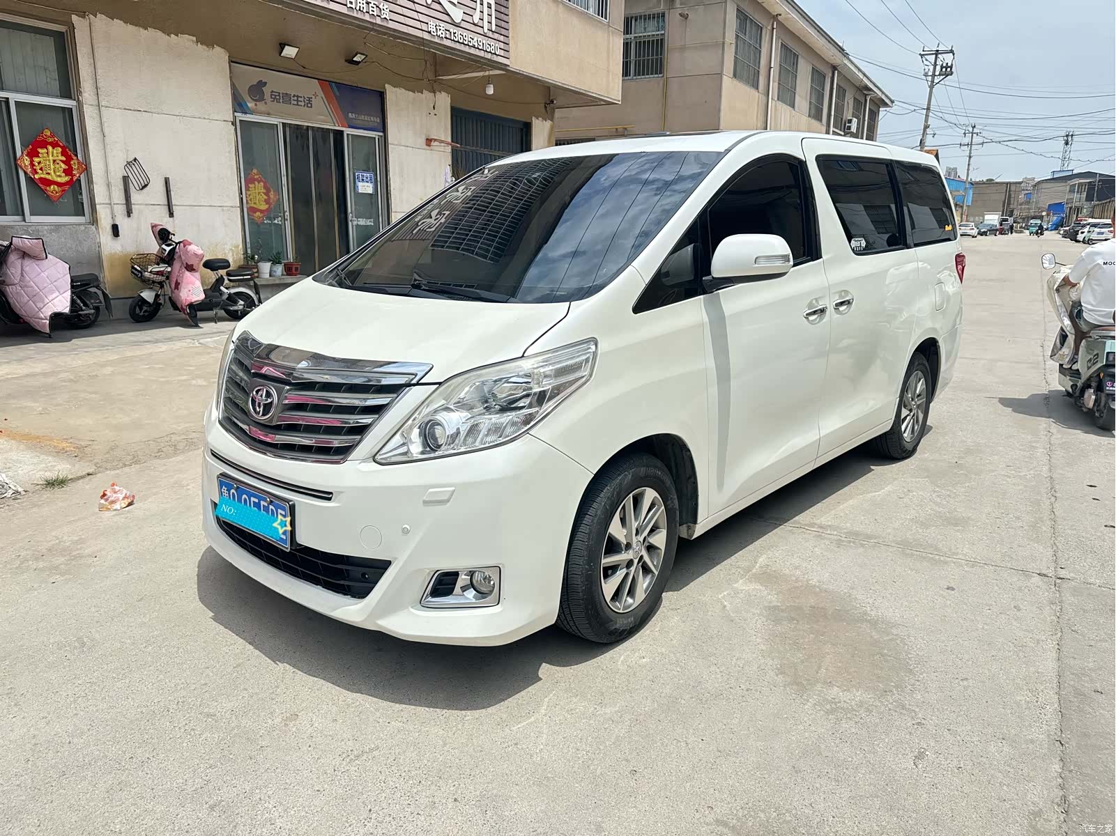 Toyota Alphard, 2013 3