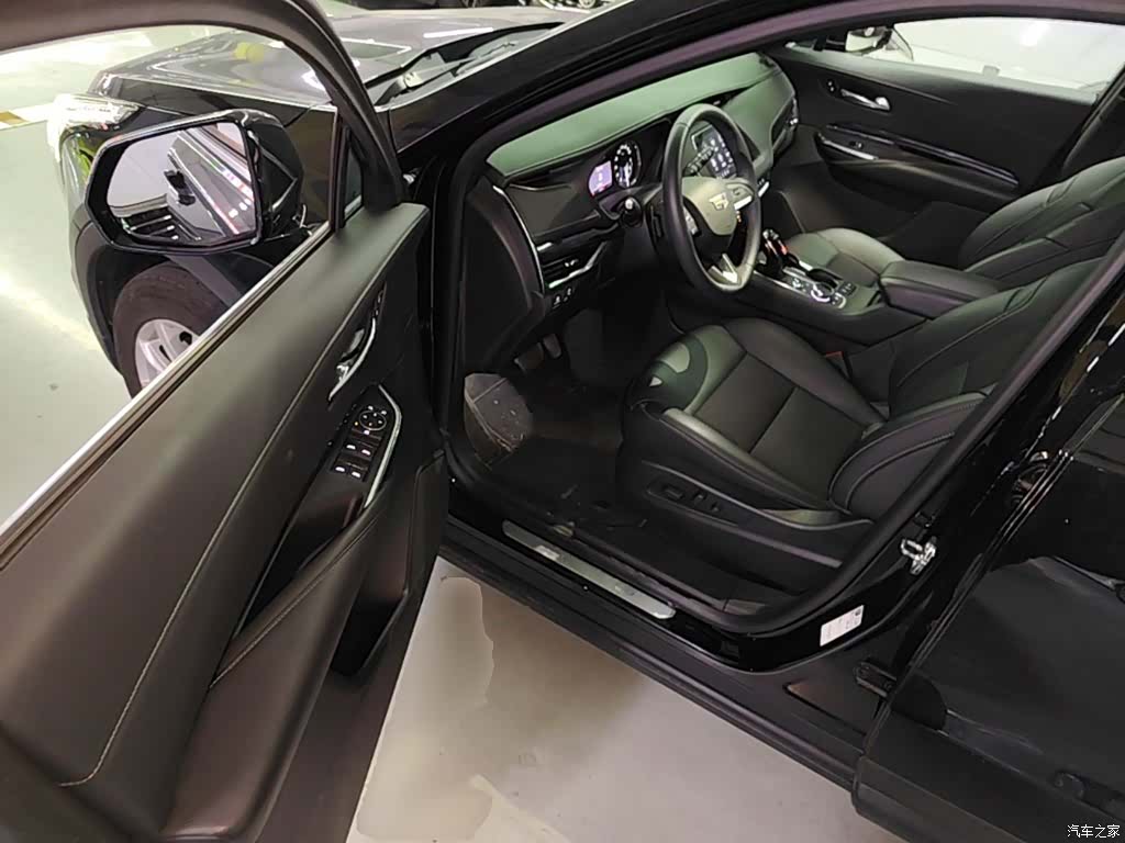 Cadillac XT4, 2022 12