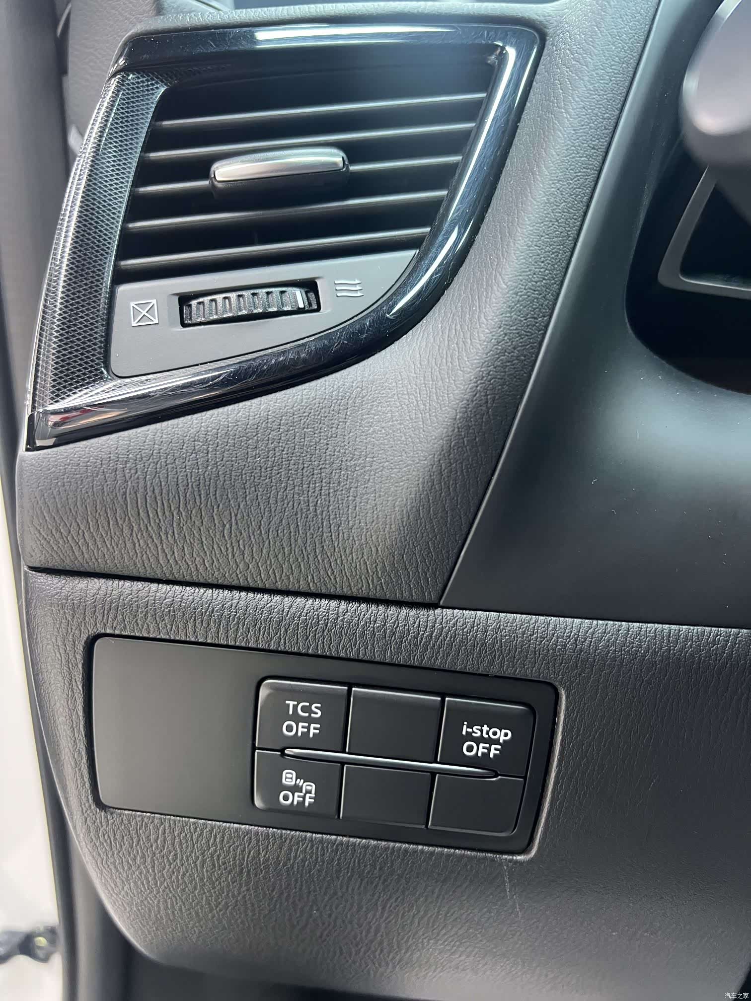 Mazda CX-4, 2023 10
