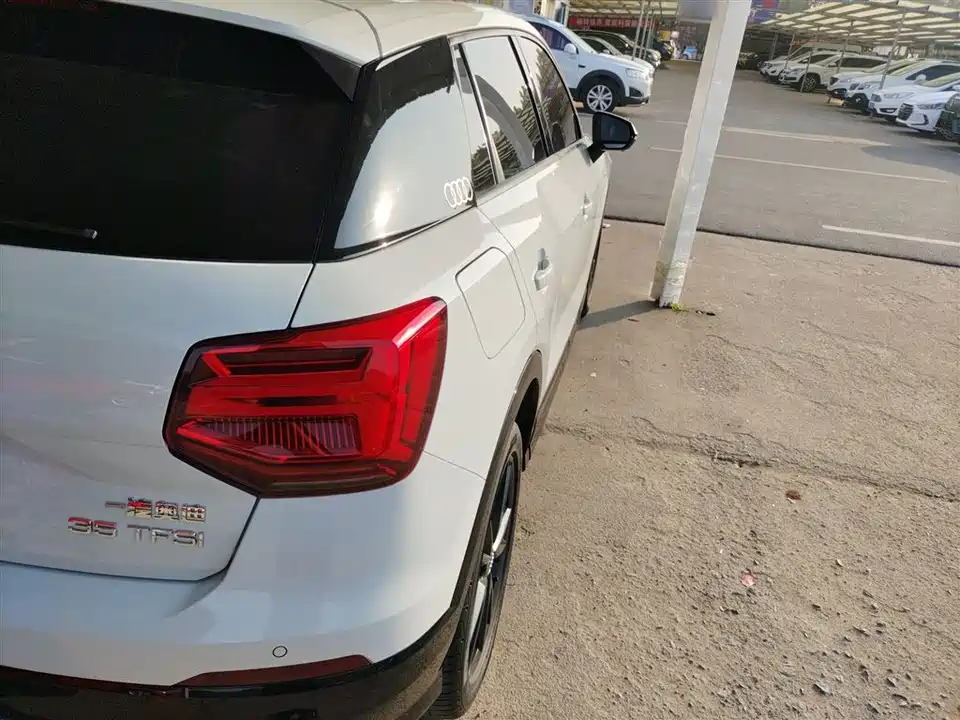 Audi Q2L