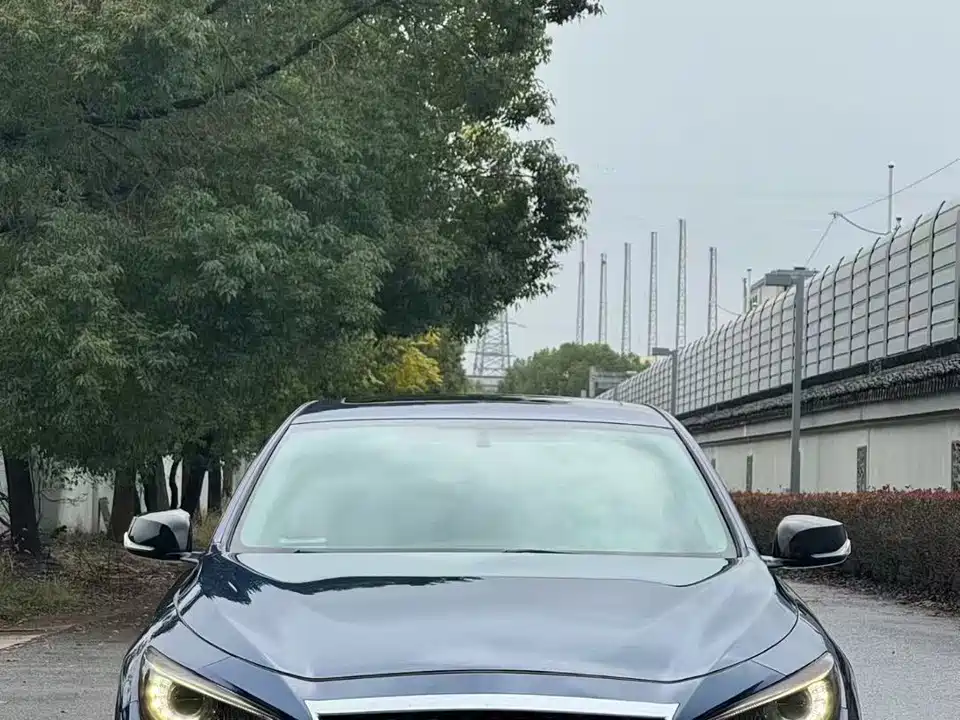 Infiniti Q50L