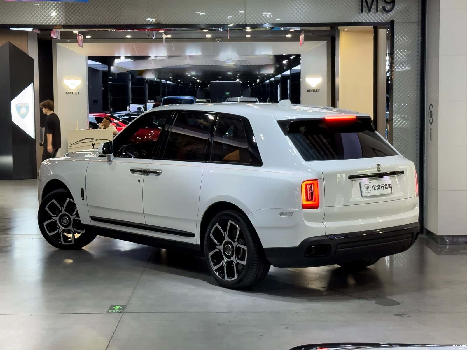 Rolls-Royce Cullinan, 2022 4