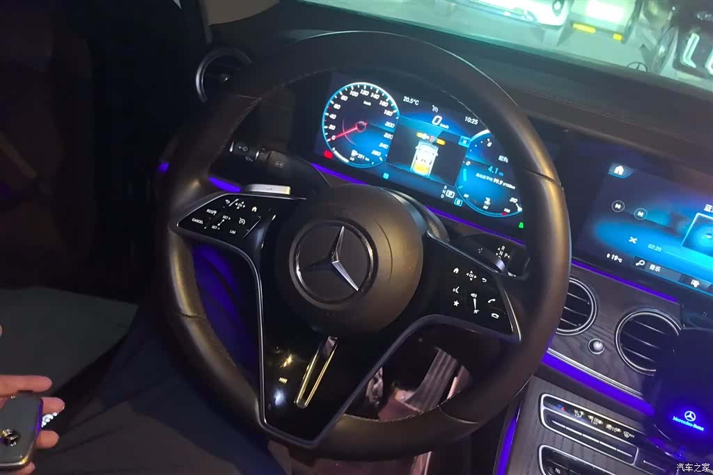 Mercedes-Benz E-Class, 2022 15