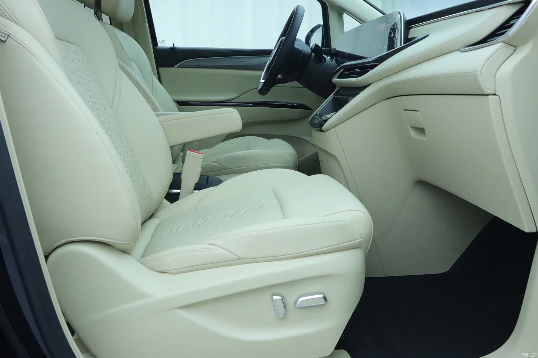 Buick GL8, 2025 8