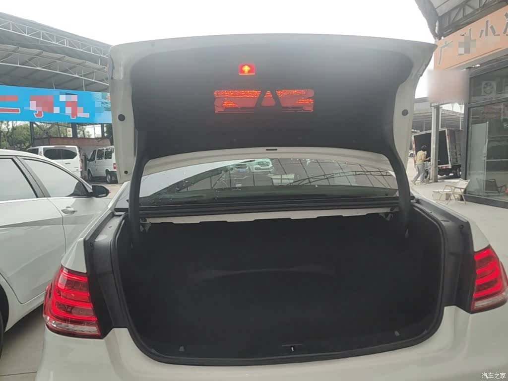 Mercedes-Benz E-Class, 2015 19