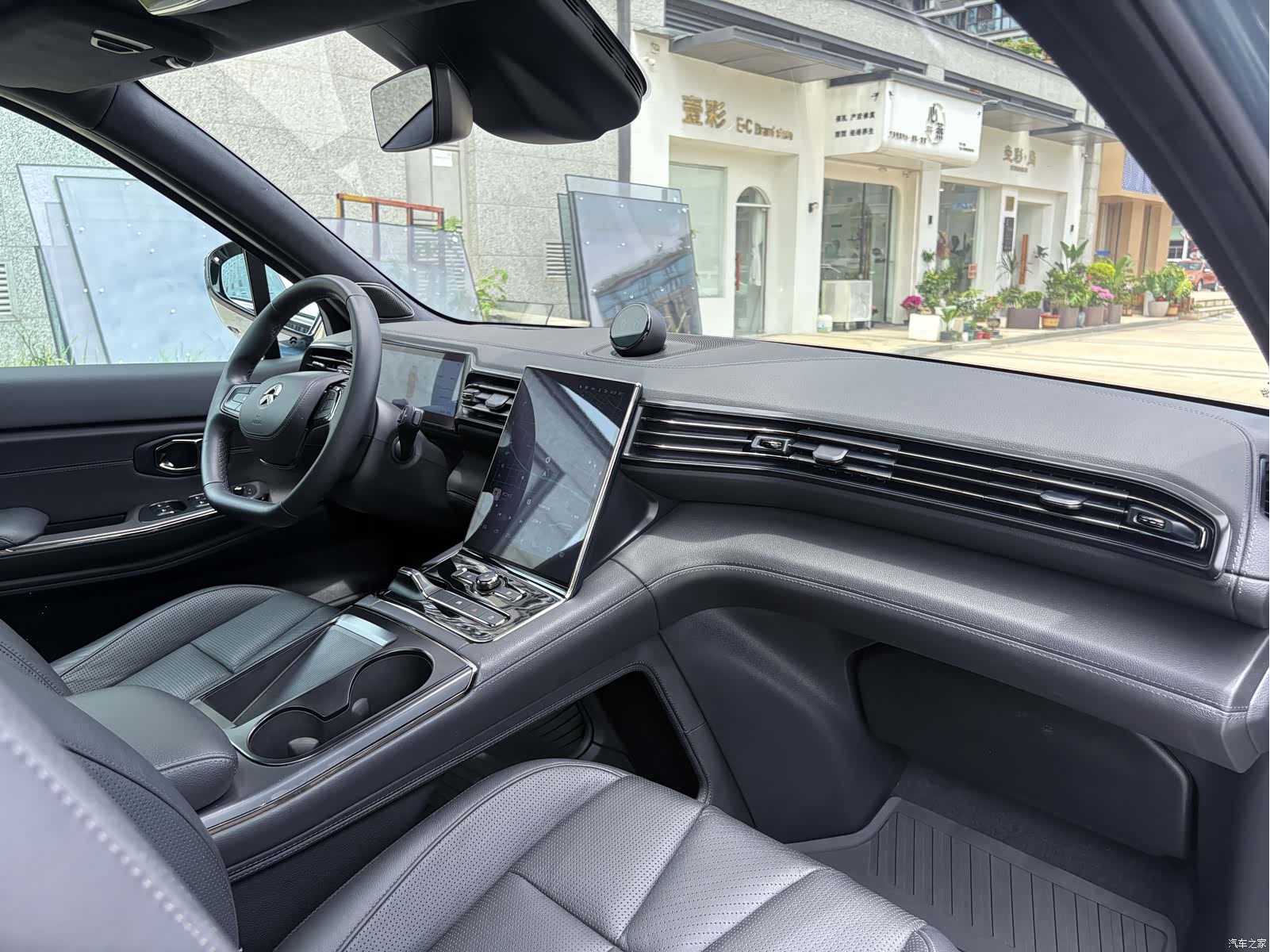 NIO ES8, 2021 11