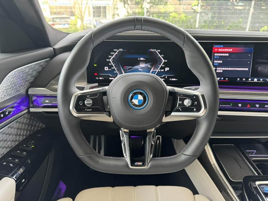 BMW i7 M70L 2025, фото 12