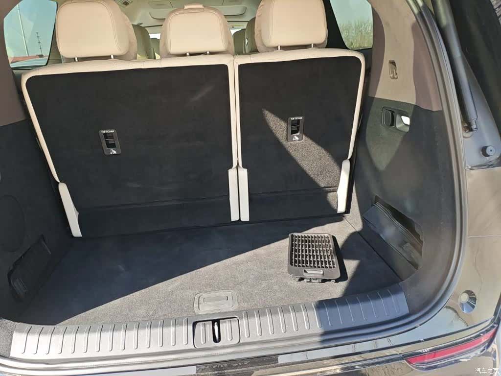 Li Auto MEGA, 2024 4