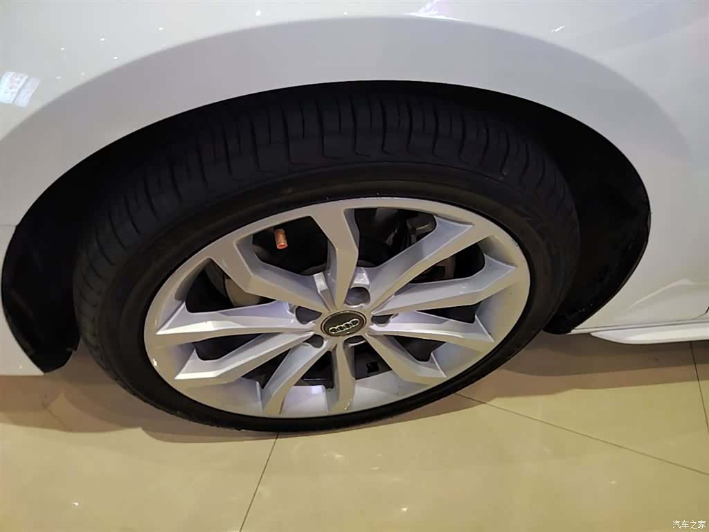 Audi A4L, 2018 23