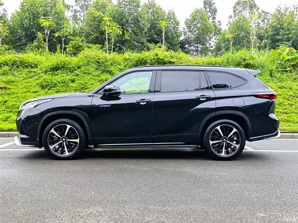 Toyota Crown, 2024 4
