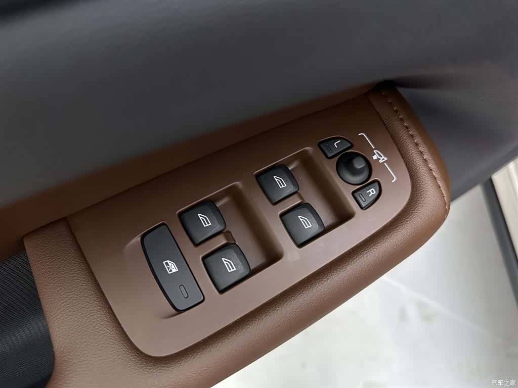 Volvo XC60, 2025 24