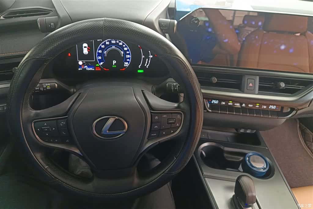 Lexus UX, 2024 12