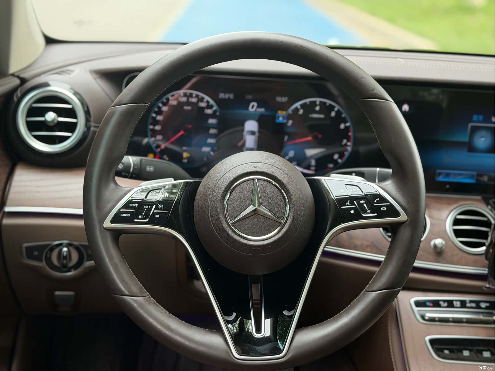 Mercedes-Benz E-Class, 2022 13