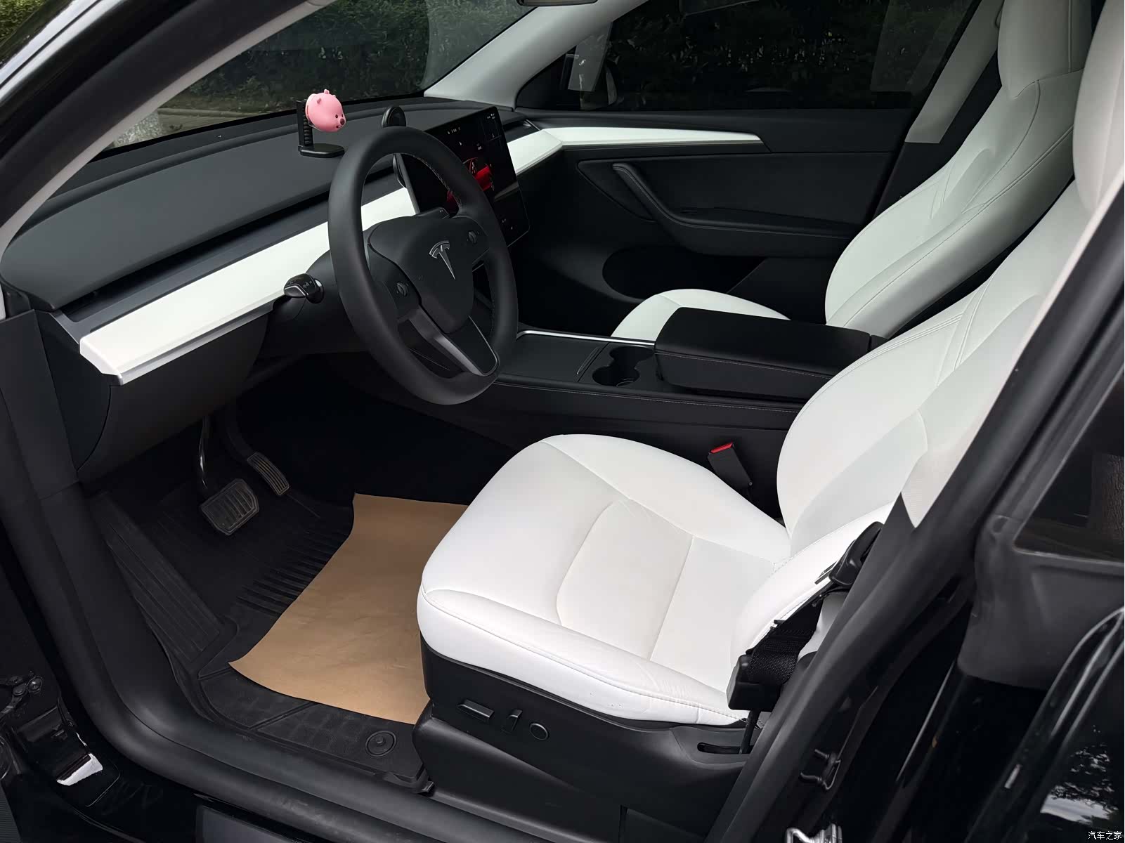 Tesla Model Y, 2023 7