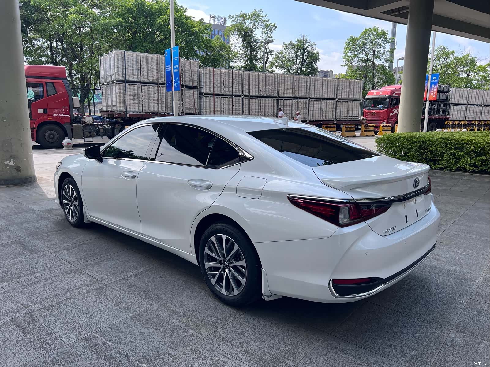 Lexus ES, 2023 10