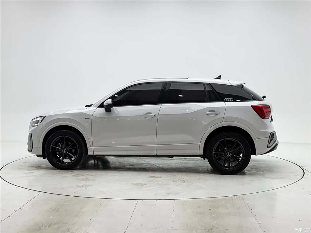 Audi Q2L, 2022 7