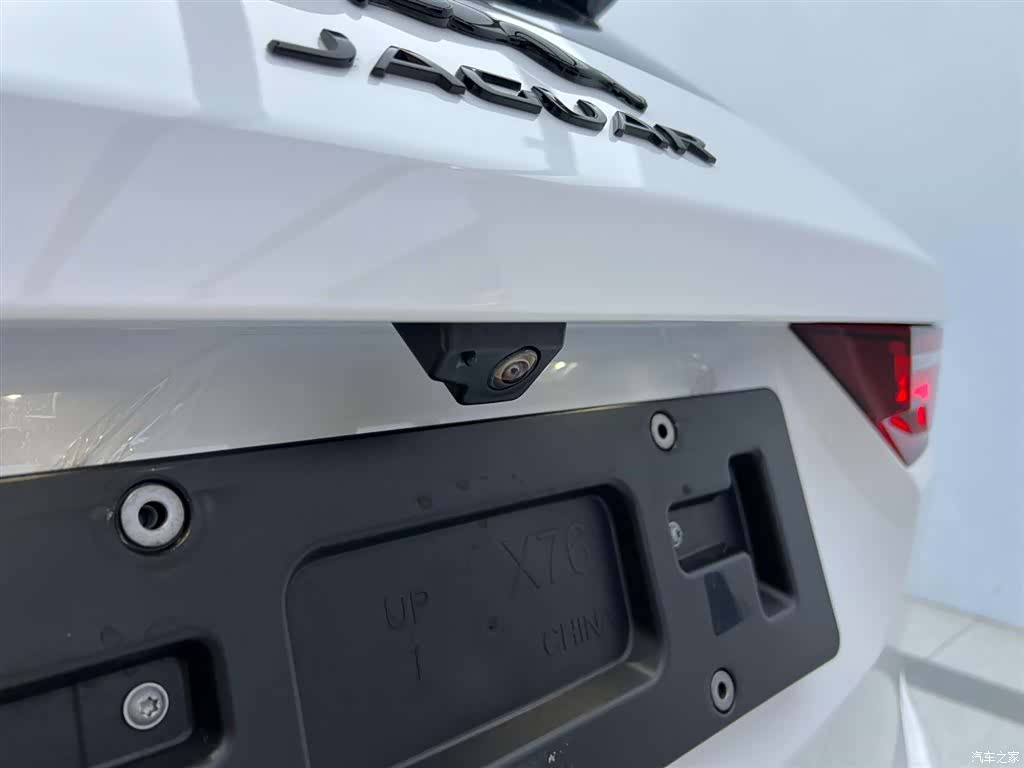 Jaguar F-PACE, 2023 все фото