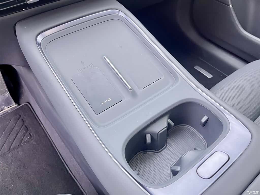 Xpeng P7, 2025 24