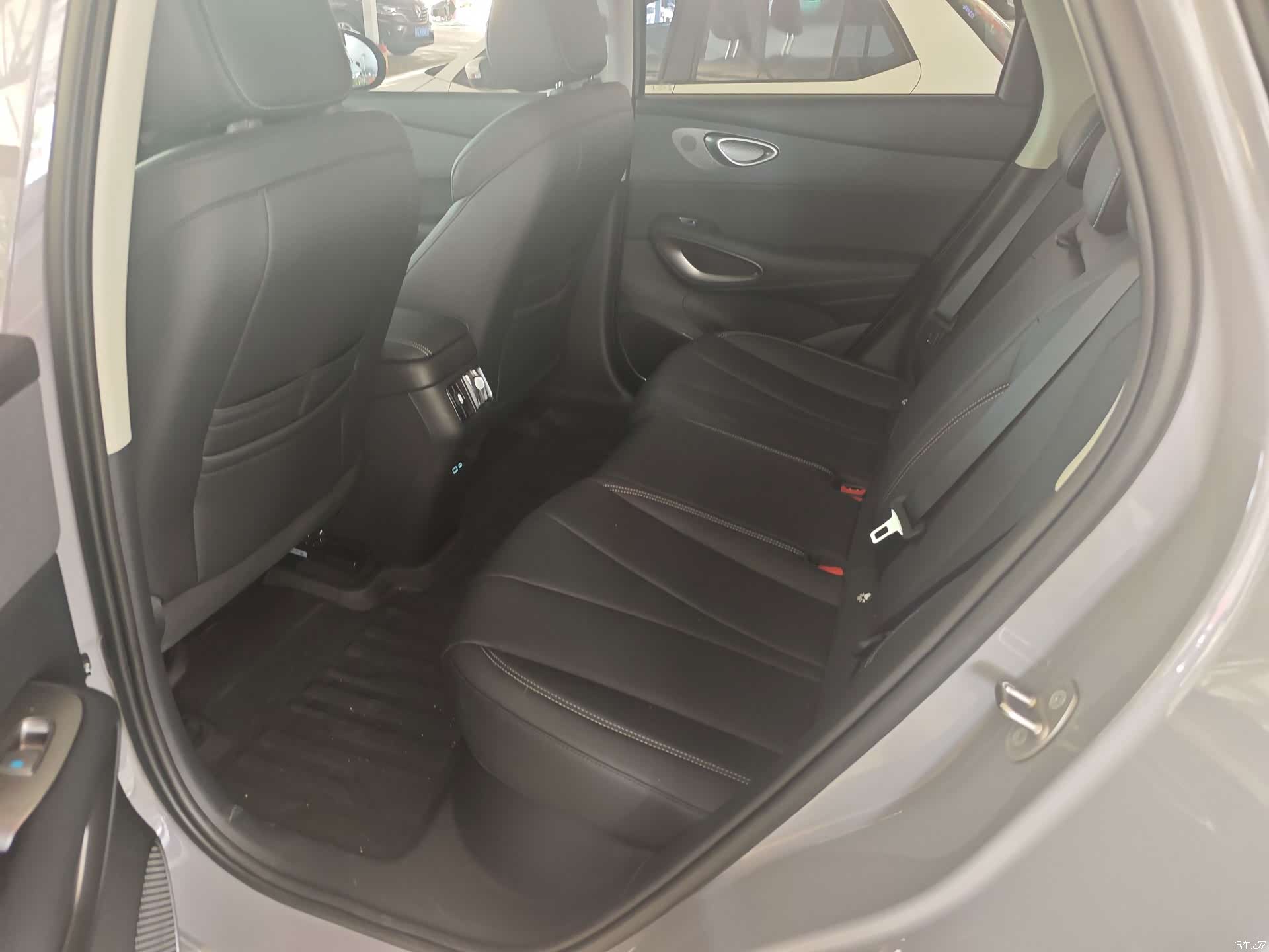 BYD HiAce, 2026 9