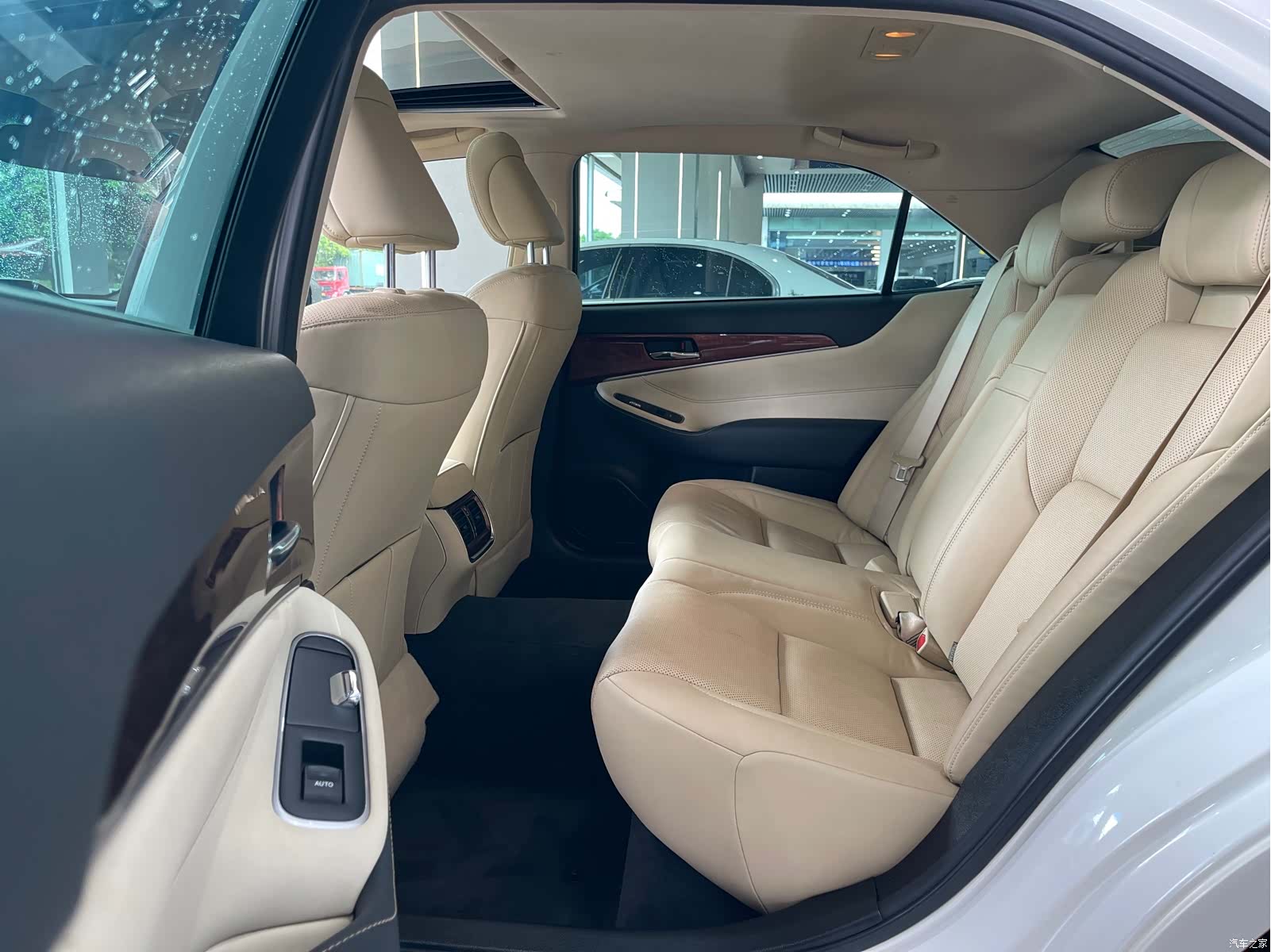 Toyota Crown, 2016 16