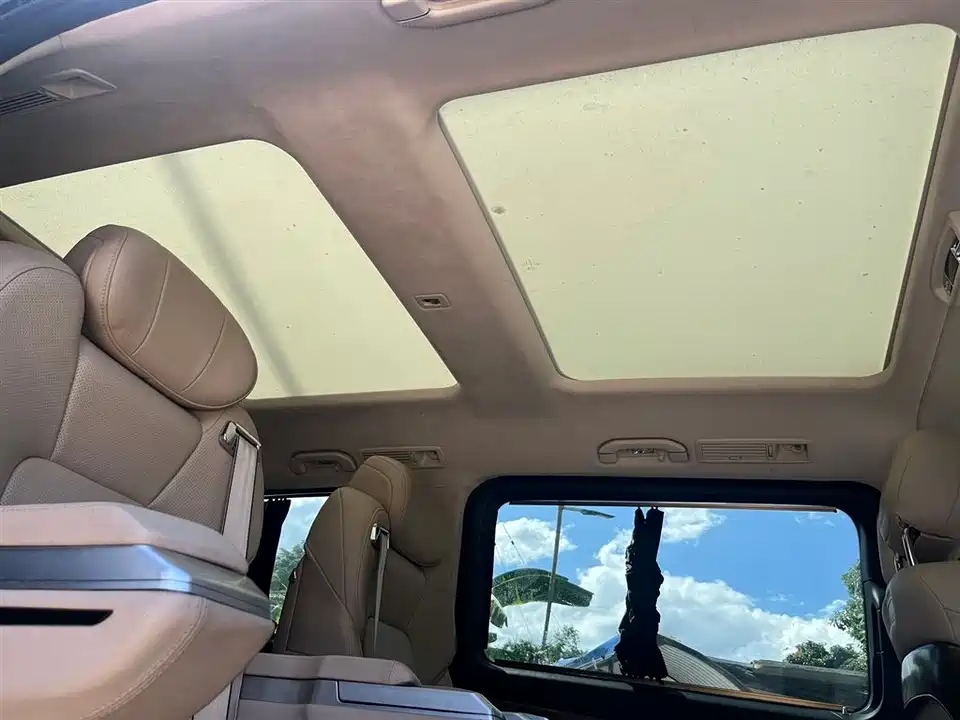 Mercedes-Benz V-class