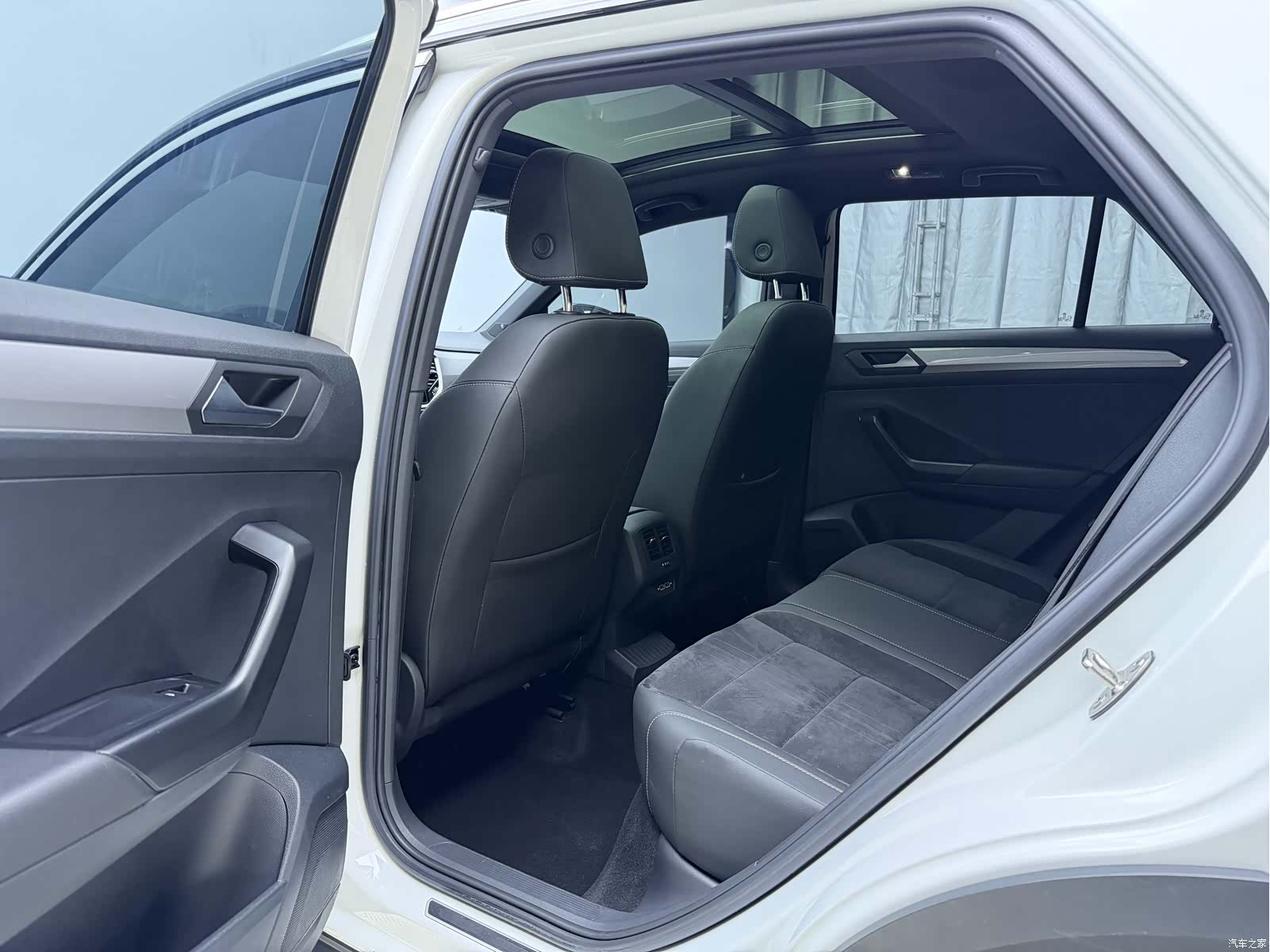 Volkswagen T-ROC, 2022 24