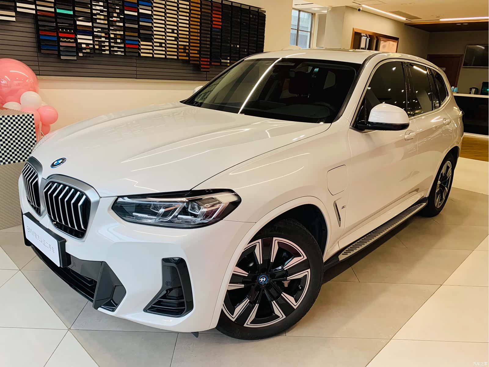 BMW iX3, 2024 1