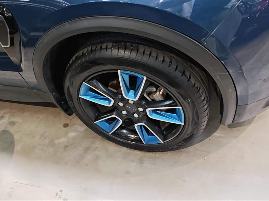 Lynk & Co 01