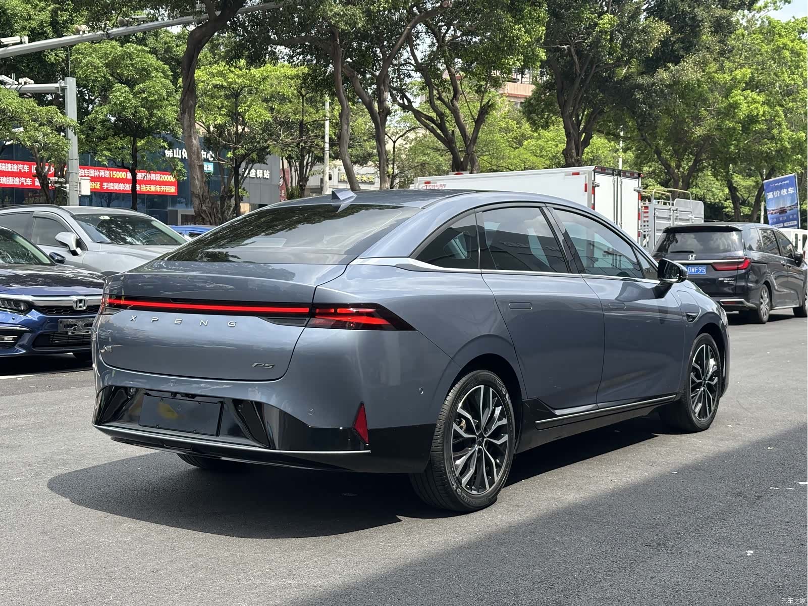 Xpeng P5, 2022 все фото