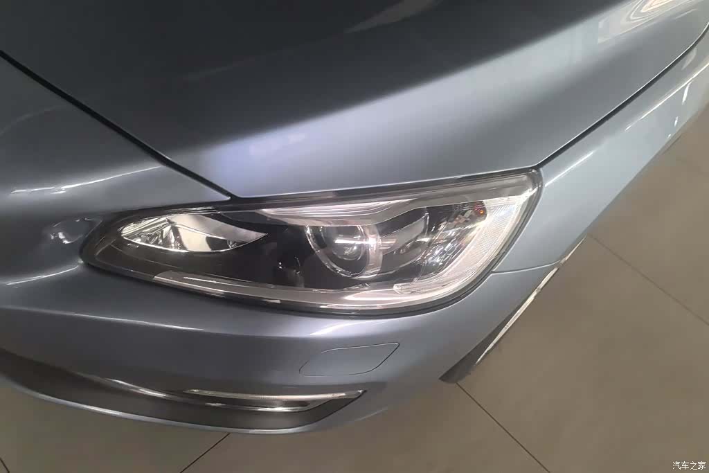Volvo V60, 2018 все фото