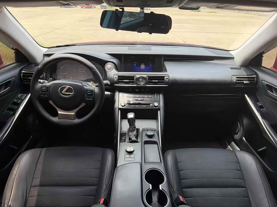 Lexus IS