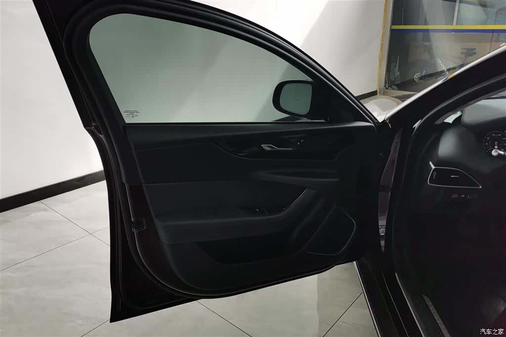 Land Rover XEL, 2021 7