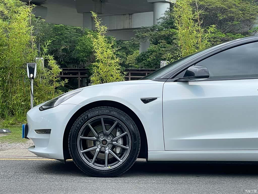 Tesla Model 3, 2019 все фото