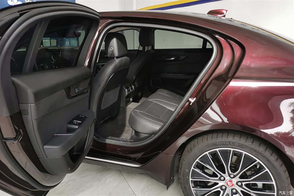 Land Rover XEL, 2021 11