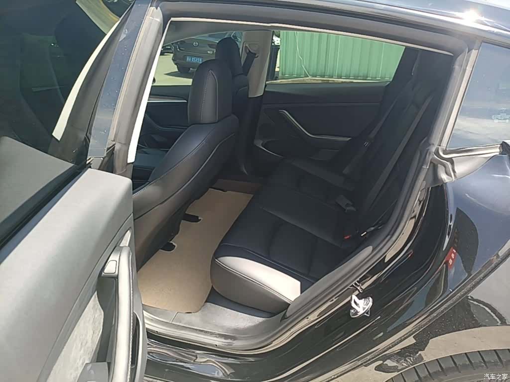 Tesla Model 3, 2023 17