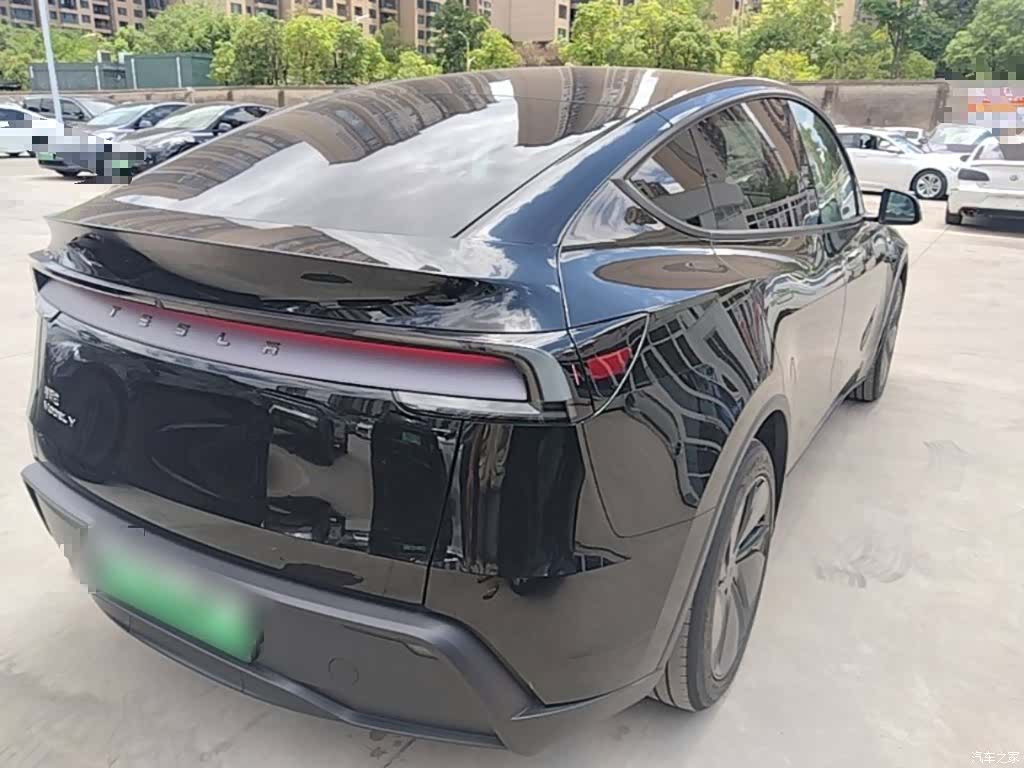 Tesla Model Y, 2025 7