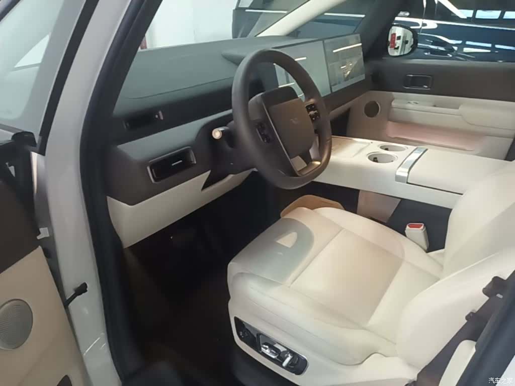 Li Auto MEGA, 2025 16