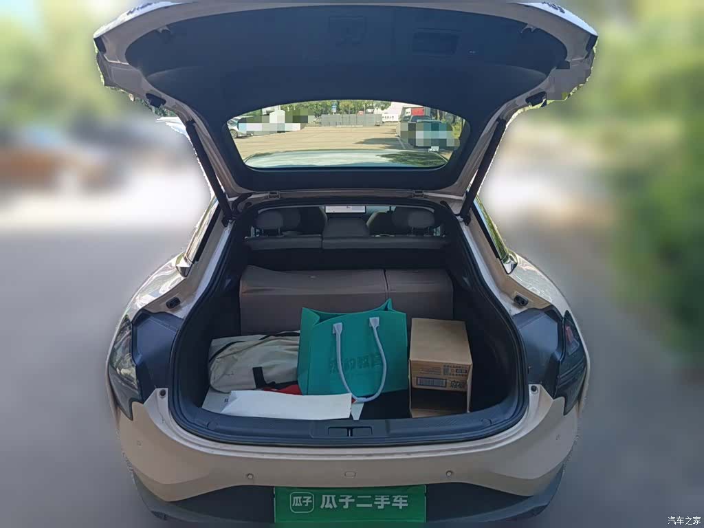 Xpeng Mona M03, 2025 10